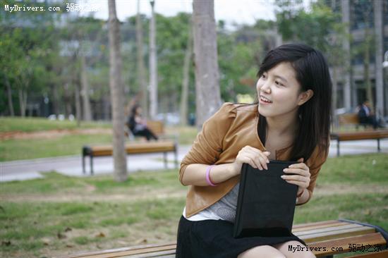 七彩虹NewYork上网本美女套图赏