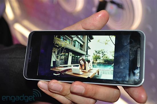 Atom处理器4.8寸触摸屏 LG GW900真机图赏