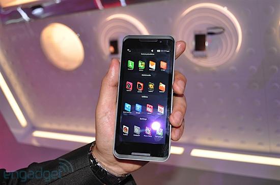 Atom处理器4.8寸触摸屏 LG GW900真机图赏