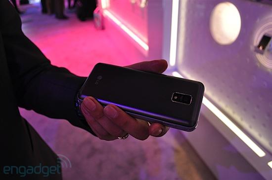 Atom处理器4.8寸触摸屏 LG GW900真机图赏