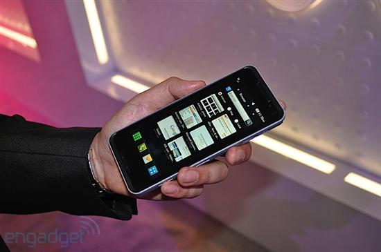 Atom处理器4.8寸触摸屏 LG GW900真机图赏