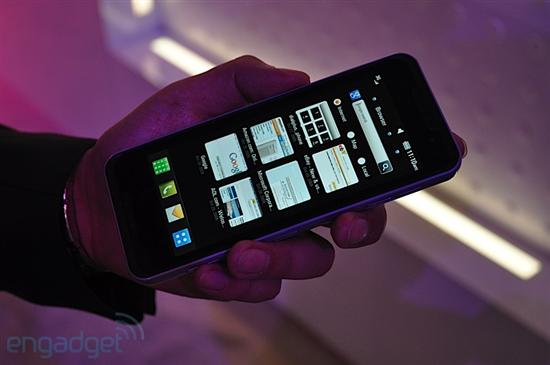 Atom处理器4.8寸触摸屏 LG GW900真机图赏