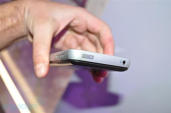 Atom处理器4.8寸触摸屏 LG GW900真机图赏