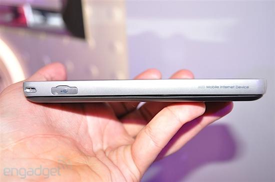 Atom处理器4.8寸触摸屏 LG GW900真机图赏