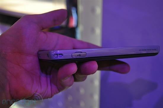 Atom处理器4.8寸触摸屏 LG GW900真机图赏