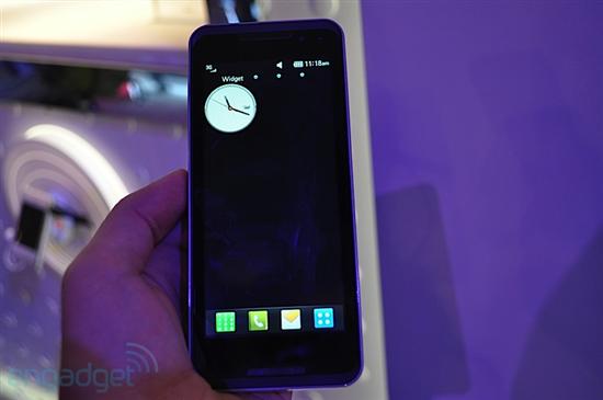 Atom处理器4.8寸触摸屏 LG GW900真机图赏