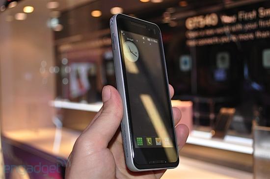 Atom处理器4.8寸触摸屏 LG GW900真机图赏