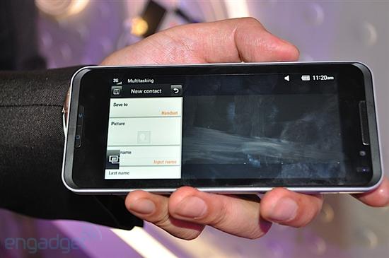 Atom处理器4.8寸触摸屏 LG GW900真机图赏