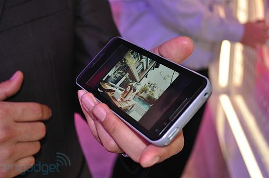 Atom处理器4.8寸触摸屏 LG GW900真机图赏