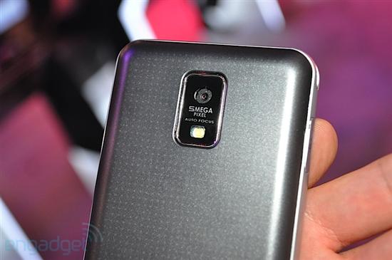 Atom处理器4.8寸触摸屏 LG GW900真机图赏