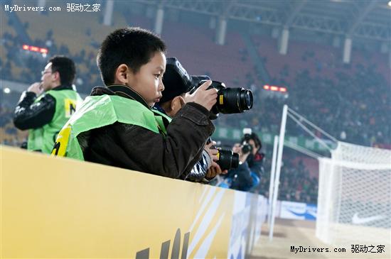 赛场亲子时间 体验摄影乐趣 “AFC冠军联赛与尼康・赛场摄影活动”在北京举行