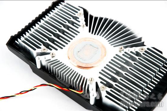 诡异板型铜芯散热 华硕另类HD5770显卡测试