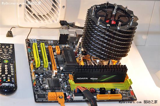 四大成员集体亮相:AMD 8系列主板全展示