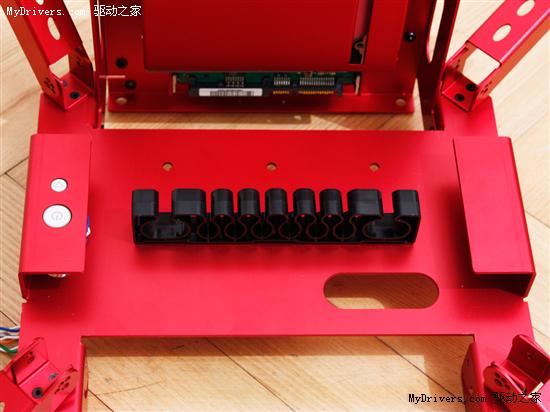 体验DIY乐趣:联力红色小蜘蛛机箱组装记