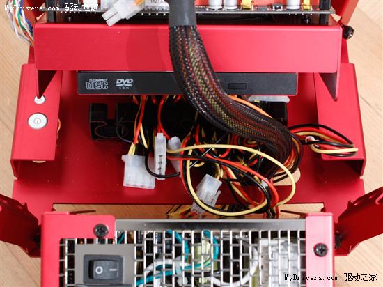 体验DIY乐趣:联力红色小蜘蛛机箱组装记