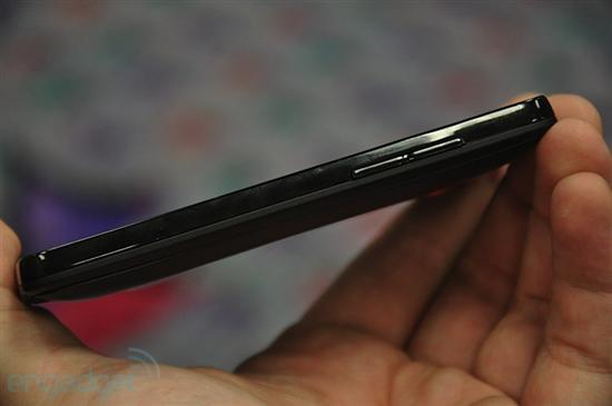 超越Nexus One HTC正式发布智能新机EVO 4G