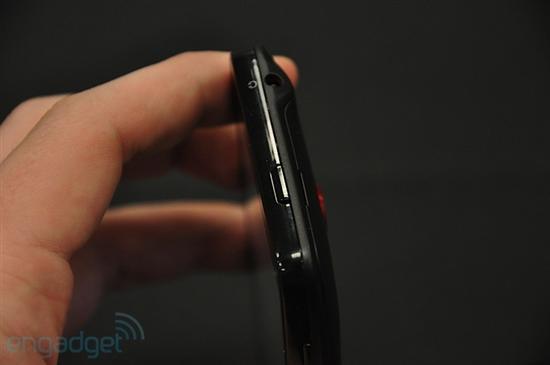 超越Nexus One HTC正式发布智能新机EVO 4G