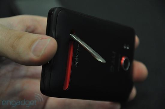 超越Nexus One HTC正式发布智能新机EVO 4G