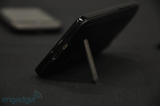 超越Nexus One HTC正式发布智能新机EVO 4G