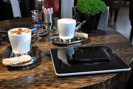 DELL Mini 5火拼iPad 手持设备对比