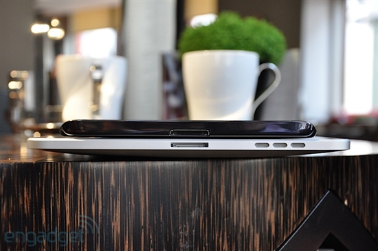 DELL Mini 5火拼iPad 手持设备对比