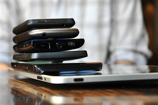 DELL Mini 5火拼iPad 手持设备对比