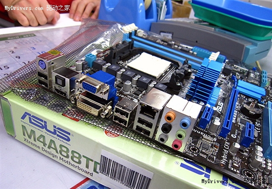 14款890FX/880G/870主板集体零售上市