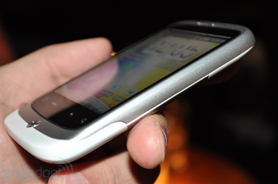 HTC发布Android 2.1新机Wildfire 高清试玩图赏