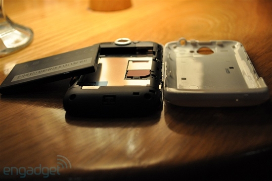 HTC发布Android 2.1新机Wildfire 高清试玩图赏