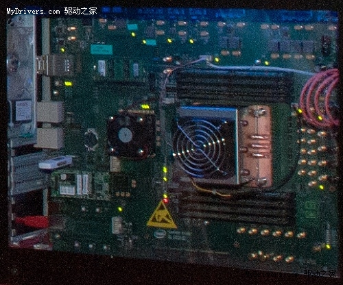 Intel展示48核心处理器系统