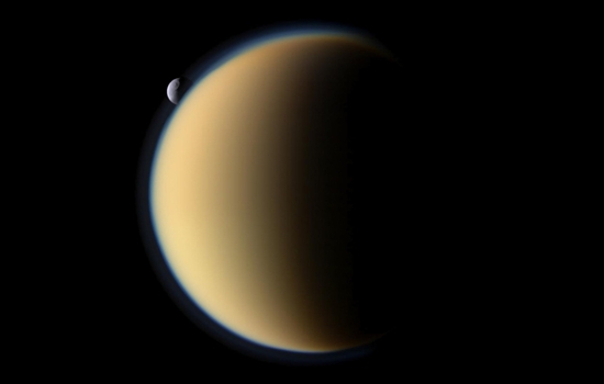 卡西尼号探测器拍摄最新土星高清照片