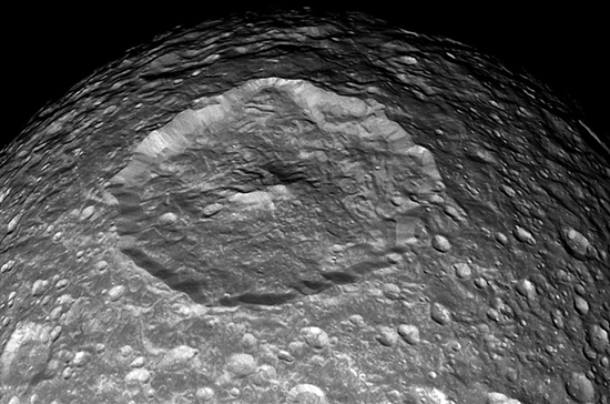 卡西尼号探测器拍摄最新土星高清照片
