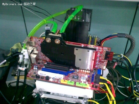 迪兰恒进新款水冷版Radeon HD 5870运行展示