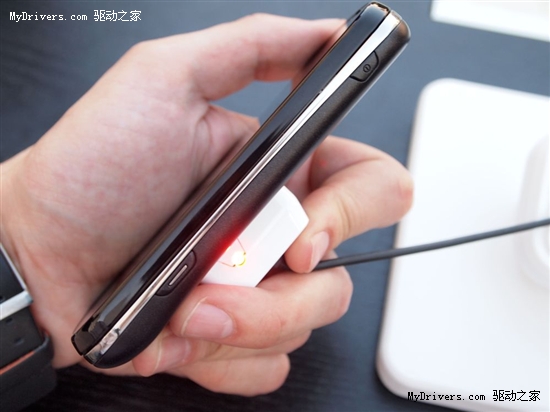 Android强机再创新 三星Epic 4G试玩