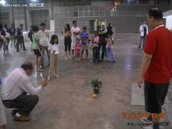 2010机器人世界杯落幕 决赛全场精彩视频
