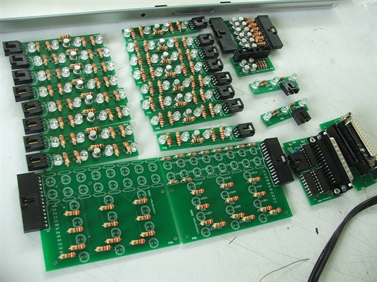 耗时17个月的力作：&ldquo;傻朋克&rdquo;超级炫酷头盔