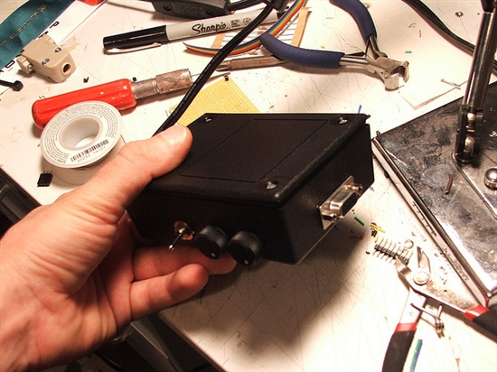 耗时17个月的力作：&ldquo;傻朋克&rdquo;超级炫酷头盔