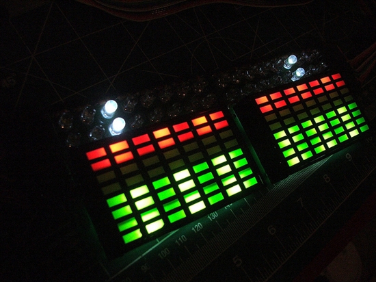 耗时17个月的力作：&ldquo;傻朋克&rdquo;超级炫酷头盔