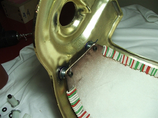 耗时17个月的力作：“傻朋克”超级炫酷头盔