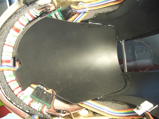 耗时17个月的力作：“傻朋克”超级炫酷头盔