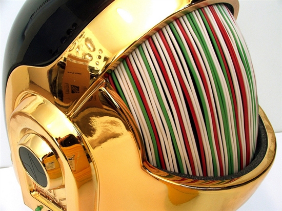 耗时17个月的力作：“傻朋克”超级炫酷头盔