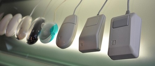 苹果鼠标26年进化：从机械到多点触控