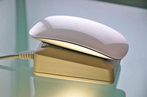 苹果鼠标26年进化：从机械到多点触控