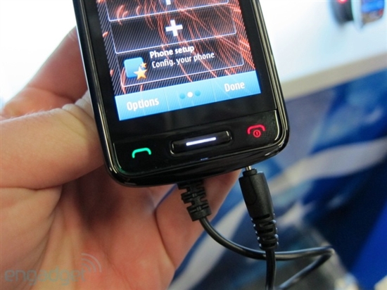 诺基亚Symbian^3新机三连发 抢先试玩