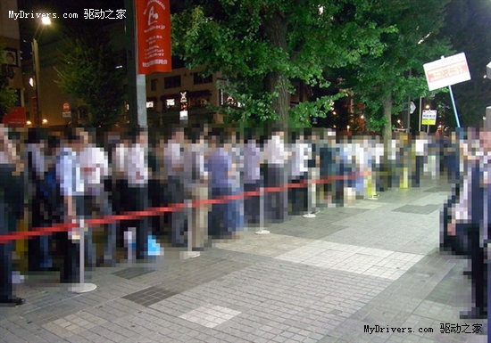 《最终幻想14》日本午夜首发 300余人排队