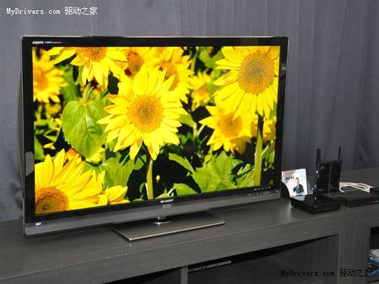 集成蓝光录像机 夏普四原色3D电视二连发