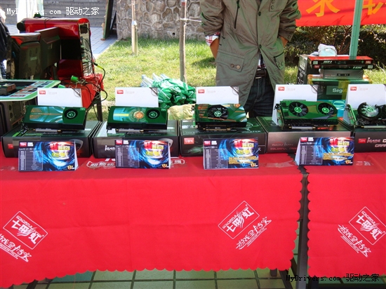 七彩虹遍校园 NVIDA古城独显魅力