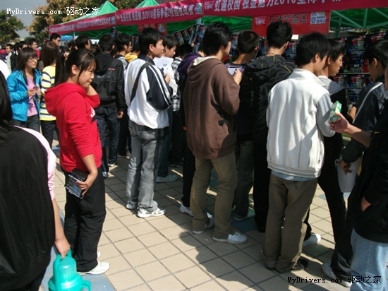 七彩虹遍校园 NVIDA古城独显魅力