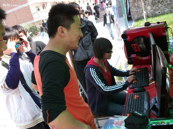 七彩虹遍校园 NVIDA古城独显魅力