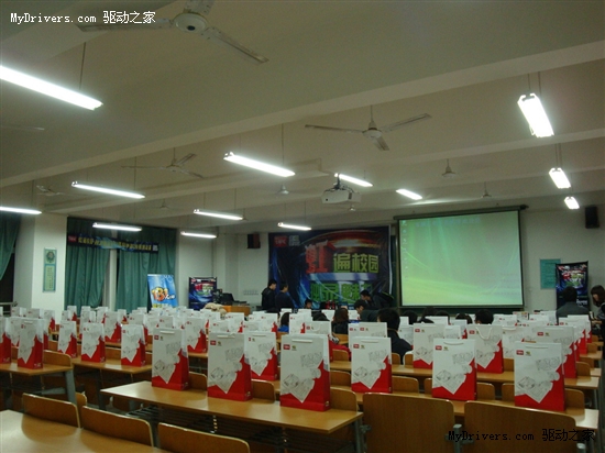 七彩虹遍校园 NVIDA古城独显魅力